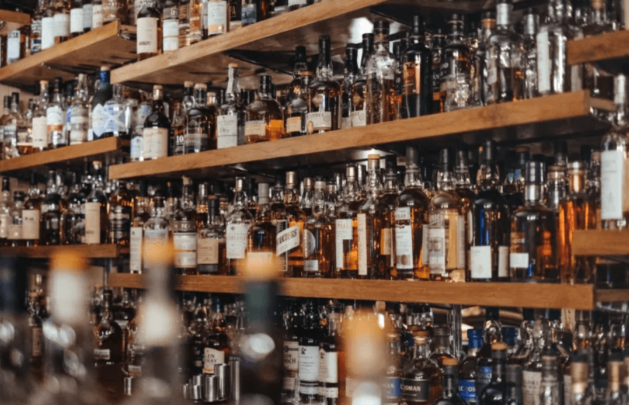 酒后耍酒疯：是人性脆弱，还是酒精之过？