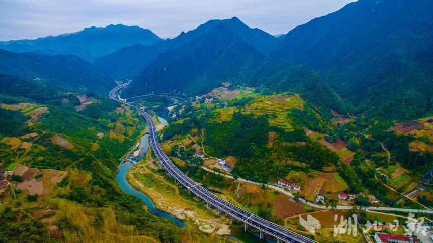鄂西北高速助推乡村振兴“一路生花”