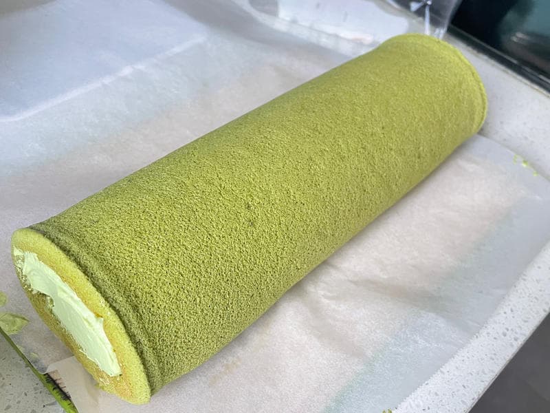 抹茶蛋糕卷制作教程：柔软细腻的毛巾面蛋糕