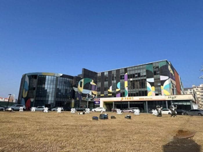 土特产直播间里变"爆款好物" 江西红土地上开出"流量花"