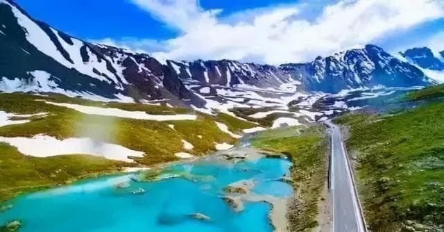 4条新疆自驾游线路，承包了整个新疆的美景，逐条线路详细介绍