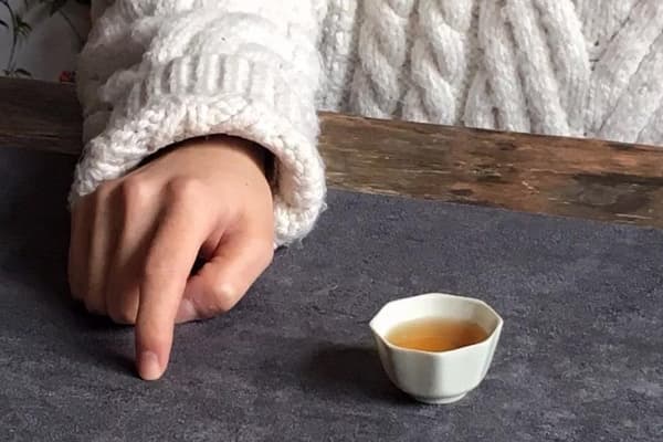 给客人倒茶有什么规矩吗，倒茶的注意事项与讲究