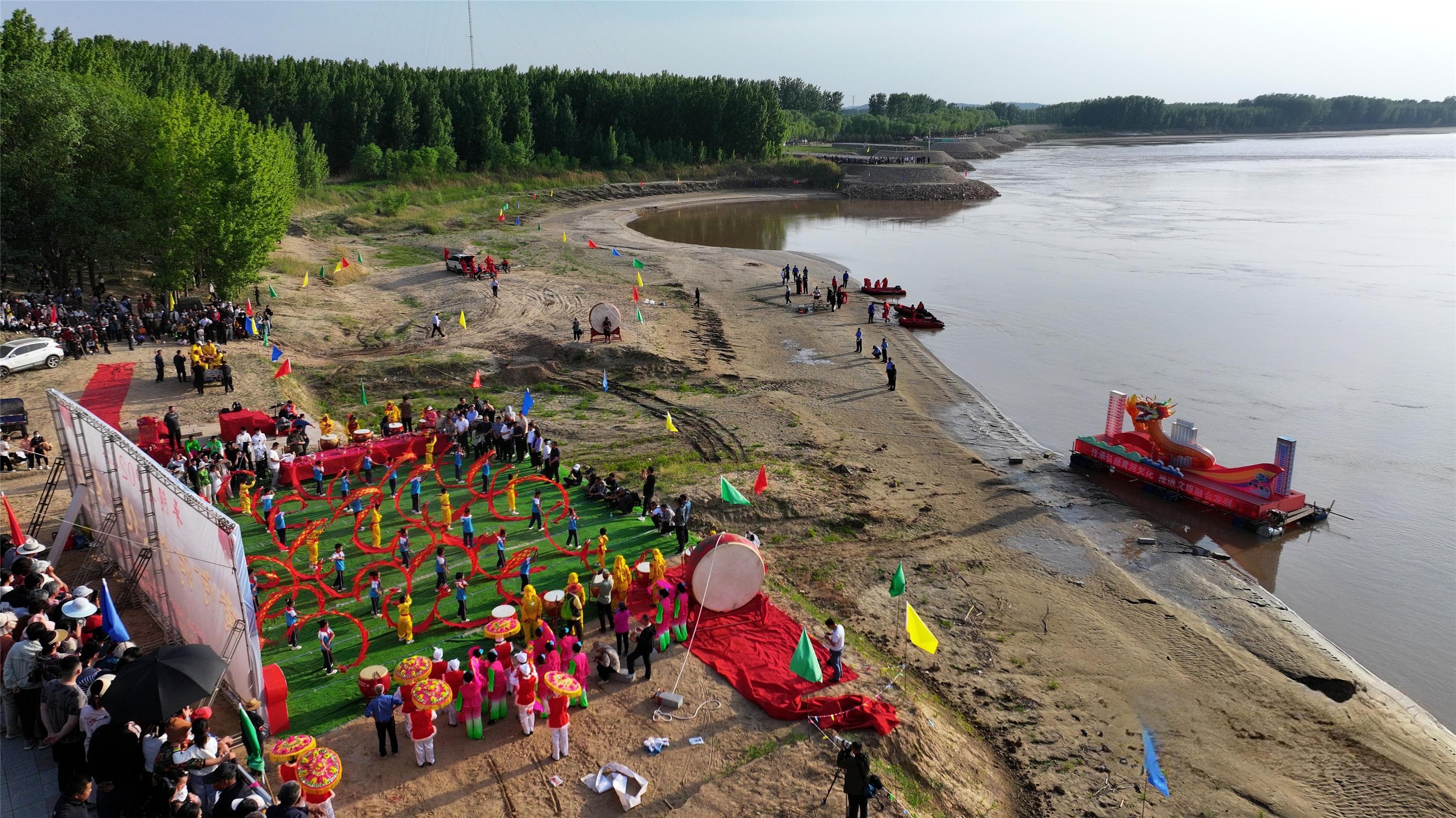 山东平阴：黄河河灯点燃了这方土地的浪漫