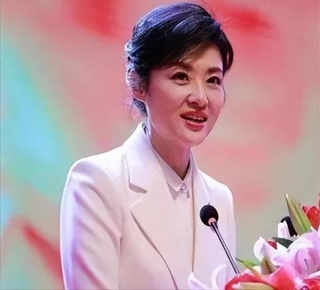 周涛履新保利董事长，主持人转型企业管理层仅用一年