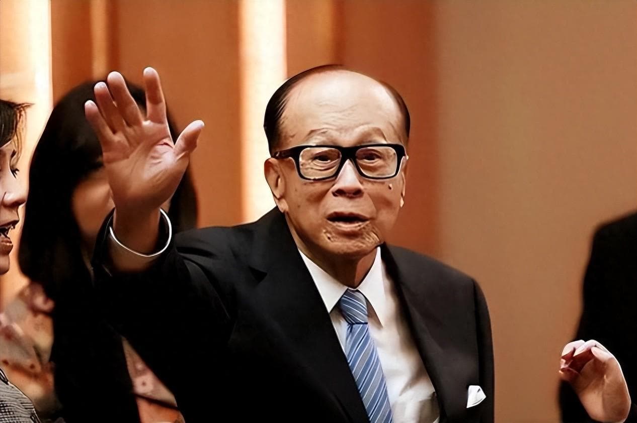 李嘉诚1657亿出售43个港口，为何不卖给中国？