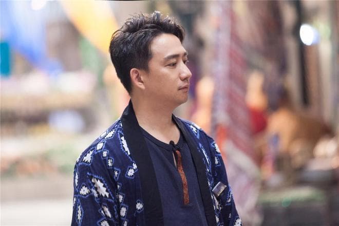 黄磊出席活动遭学生喊黑梗，从容应对显大度，网络暴力引热议