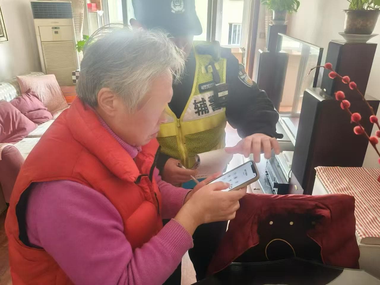 上海老人手机诈骗案：手机被控制  险失1400多万元