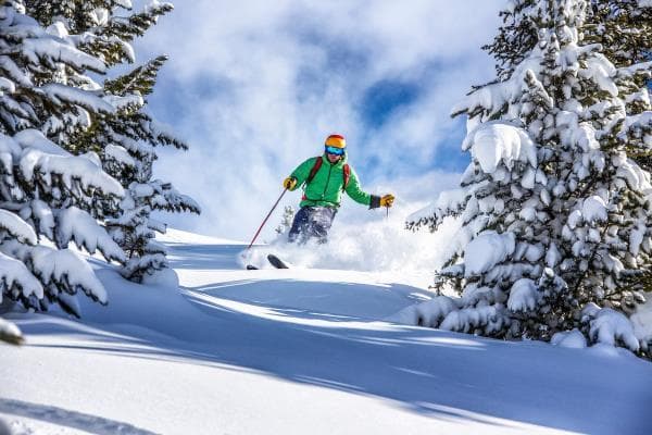 高山滑雪队教练教你：7个动作预防滑雪伤病