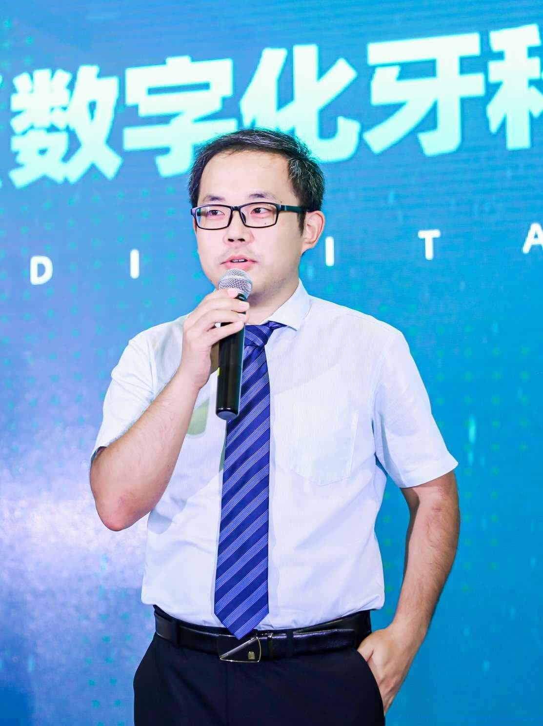 刷牙后漱口的正确姿势