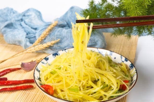 炒土豆丝，啥时候放醋？多数第一步就错了，学会4个技巧，更好吃