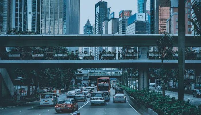 香港楼价跌回八年前，内地买家较高峰期减少近七成