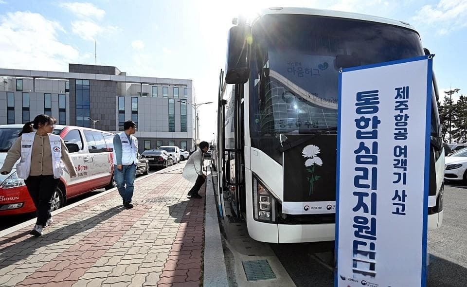 “开车时突然浮现事故现场和遗体残影”，韩国坠机惨剧让救援人员出现心理疾病