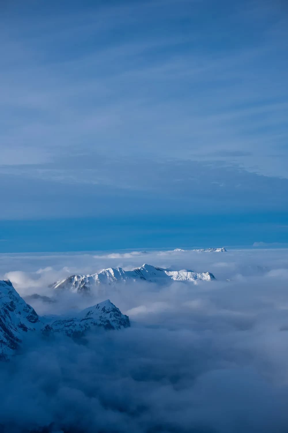 冬游老君山：金顶道观与红枫湖的冰雪奇缘