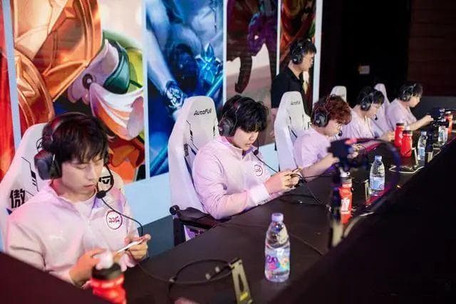 一穿三逆袭KPL后，属于TCG的电竞爽文还在延续