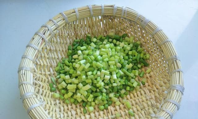 蒜苔是否需要去皮？一文详解蒜苔处理全攻略
