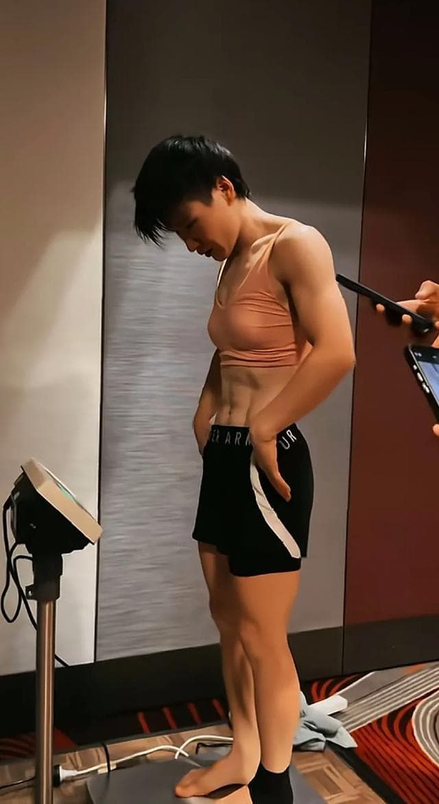 张伟丽成功减重迎战UFC 312：坚韧与自律铸就的荣耀之路