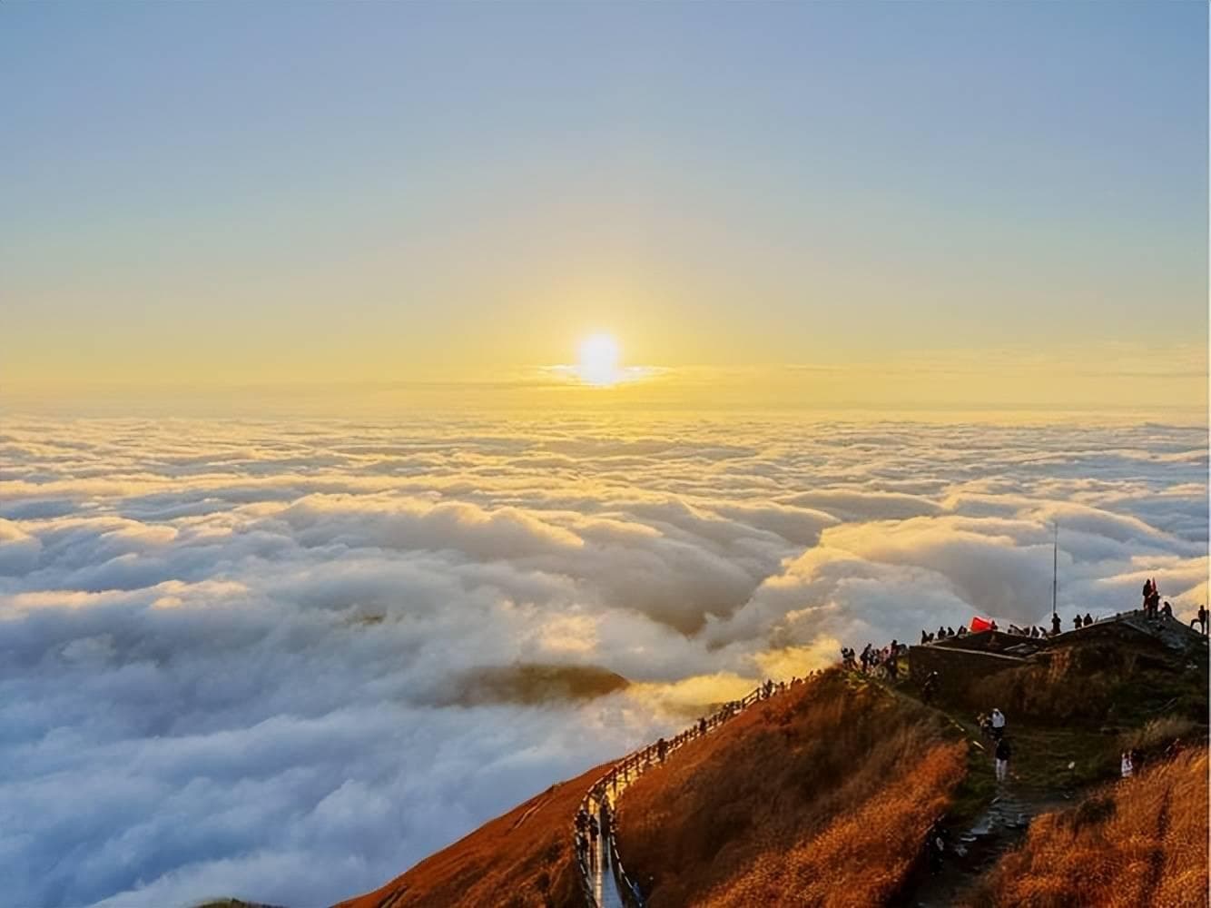 武功山旅游攻略：必去十大景点排行榜，探秘云中草原的奇幻风光