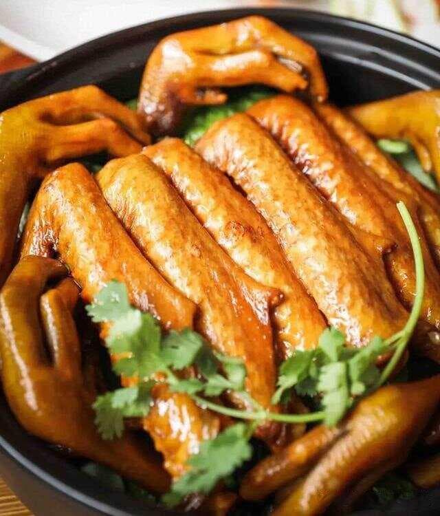 粤菜鹅掌翼烹饪技法：红扣、火腩煲等四道经典