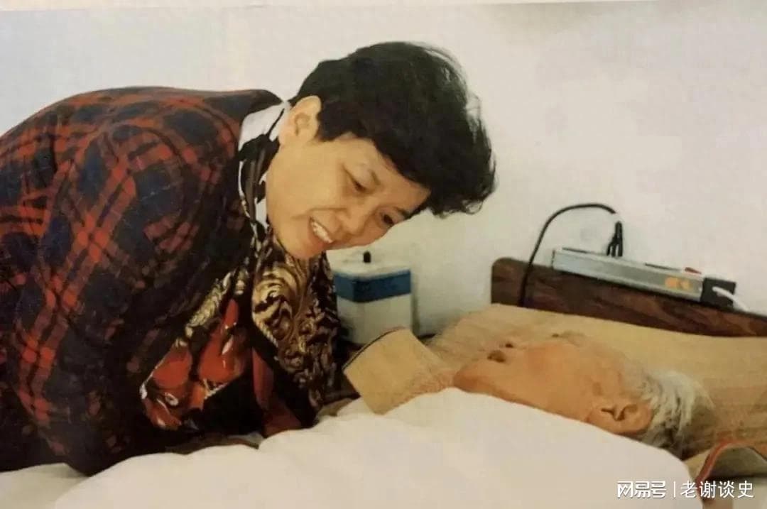 1994年，巴金晚年的留影，活百岁高龄，为何感悟长寿是一种折磨？
