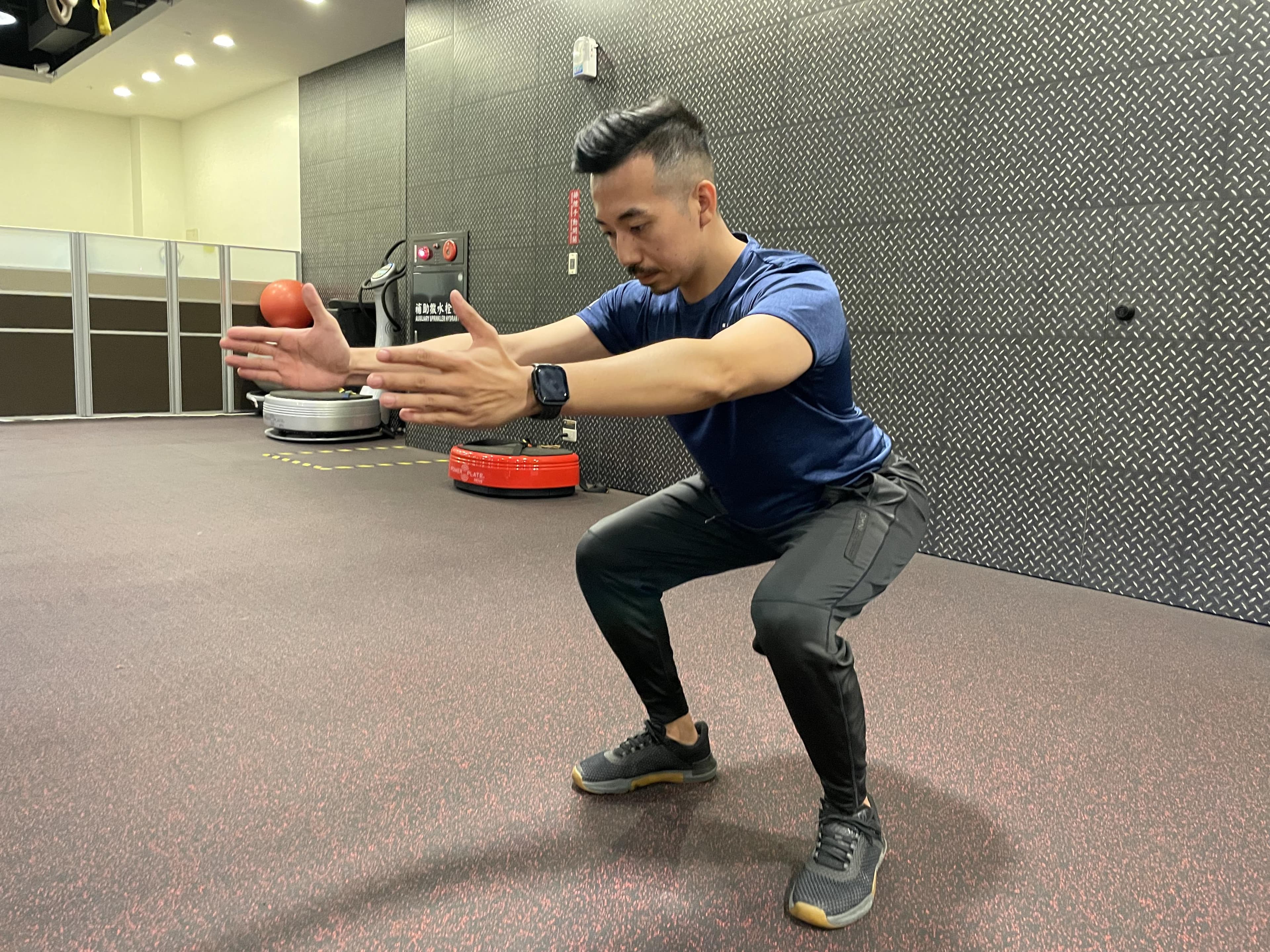 4大初學下肢鍛鍊動作，健身新手別再跳過練腿日了！