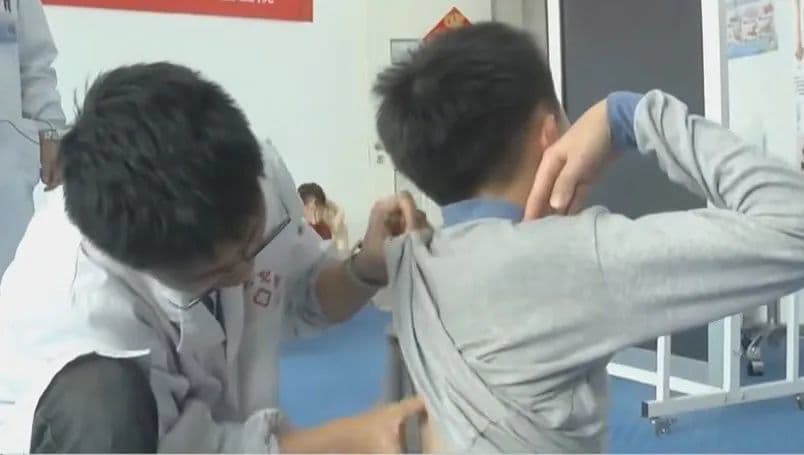 脊柱侧弯的“救星”：施罗斯疗法结合中医推拿的神奇力量