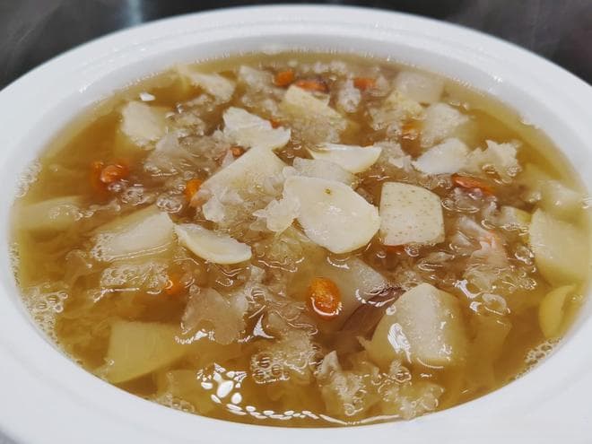 传统小吊梨汤的做法：香甜浓醇，四季皆宜的养生甜品