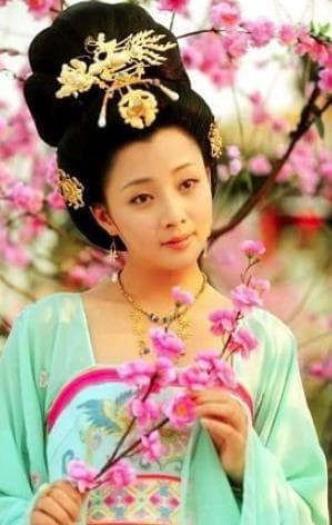 李白为杨贵妃写的三首诗，每一首都太美了