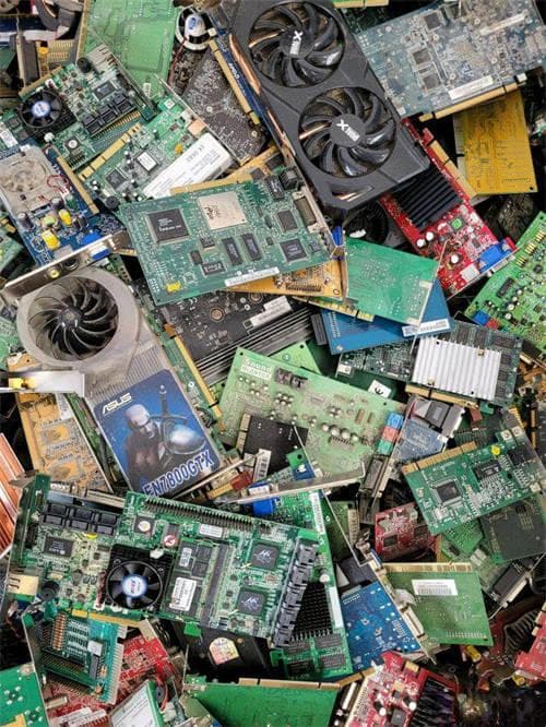 黑色油墨更高端？PCB电路板为什么多是绿色的