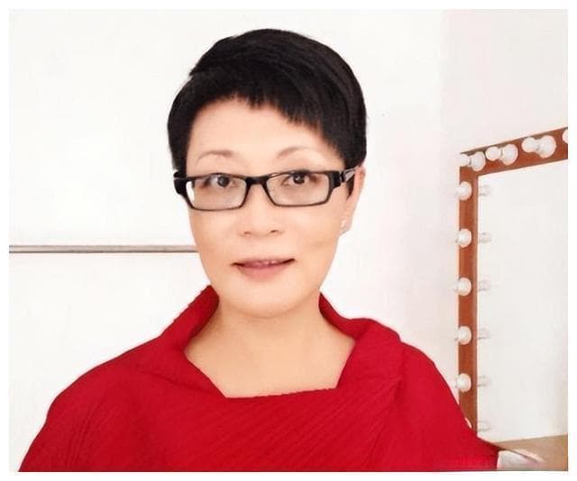 小品女王杨蕾：被离婚毁掉的好演员，前夫却转身娶了郭德纲师娘