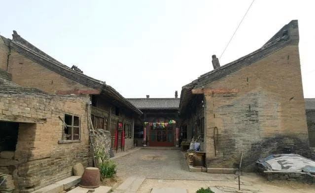 俗语“不怕高低屋，就怕滴泪房”，啥是滴泪房？有啥说法