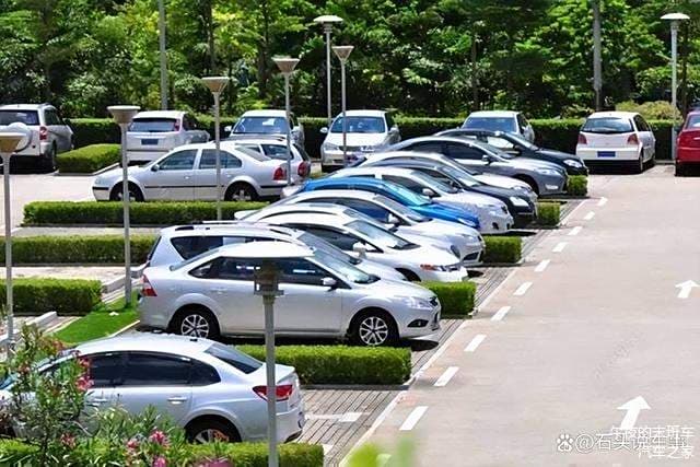 停车时为什么车头要朝外？别杠，有5个好处