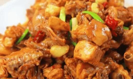 生炒鸡块，一道看似简单实则蕴含烹饪智慧的家常菜
