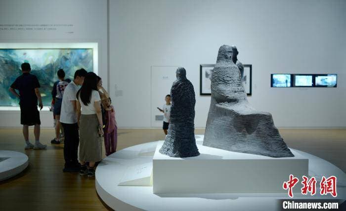 跨越时空的艺术对话：法国院士绘陆游诗画在蓉展出