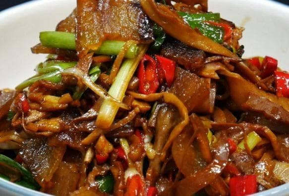 烟笋炒腊肉：一道菜里的湖南味道