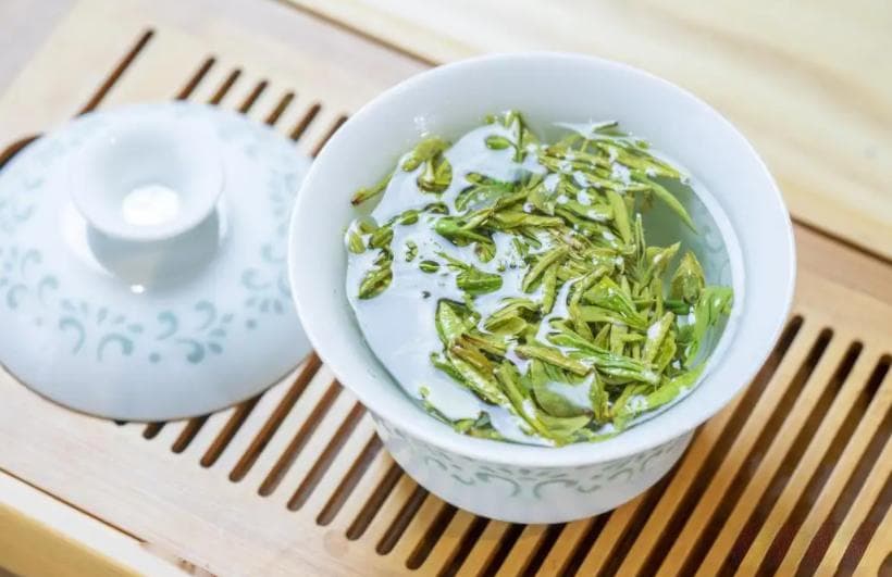 夏季饮用绿茶：7大养生功效与科学饮用方法