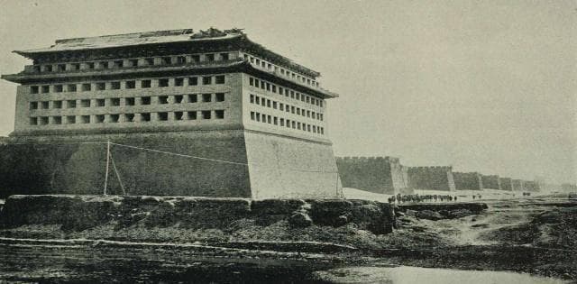 古代中国城市防守靠的是城墙，而西方靠的是城堡，二者有何差异？