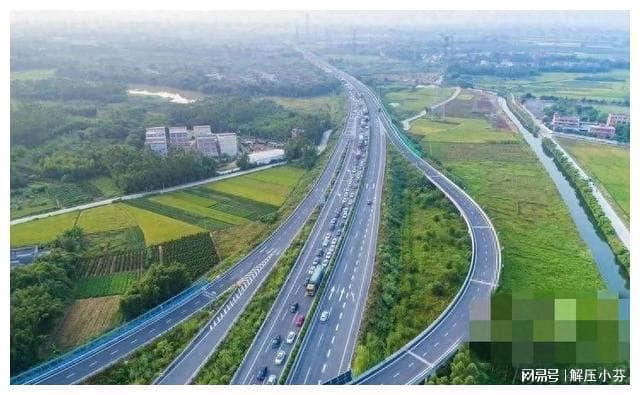 许广高速新飞跃：清远至湖南段的蜕变之旅