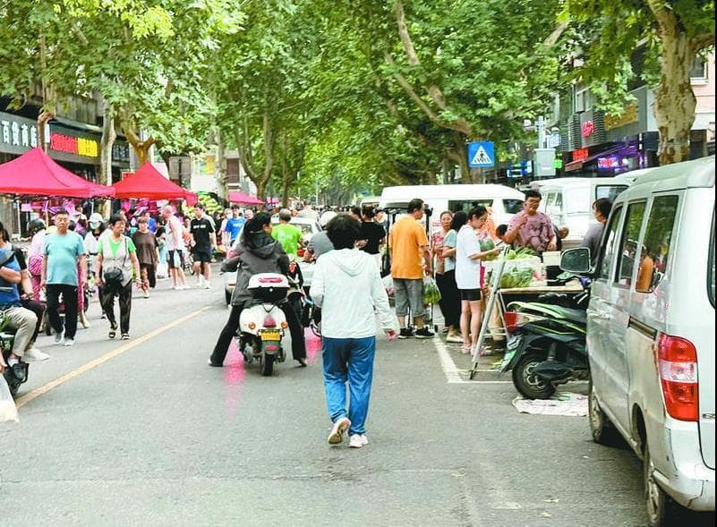 红专南路早市成“闹市” 市民希望：便民的同时尽量别扰民