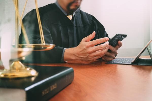 面对面调解助力夫妻离婚：情感冲突的化解之路