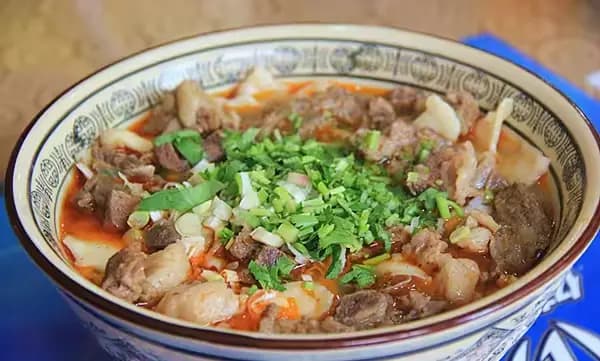 榆林特色美食大盘点：从羊肉面到大烩菜，尽显陕北饮食文化魅力