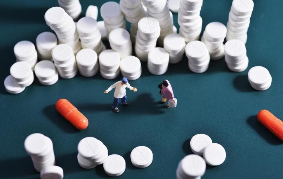 服用他汀类药物，出现肌肉酸痛、乏力，能不能服用辅酶Q10？