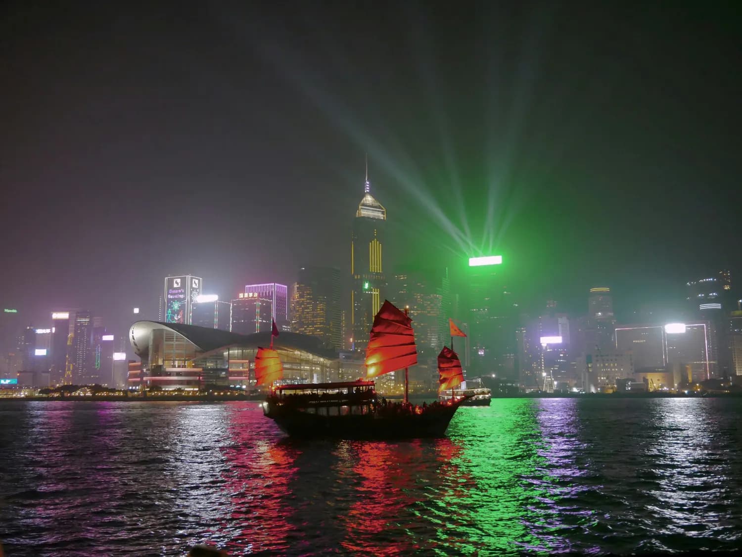 黄霑笔下的《我的中国心》：一首歌，一颗中国心