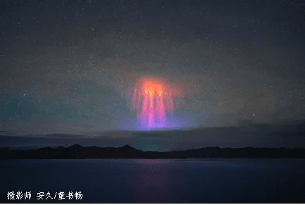 摄影师助攻科学家解析“闪电烟花”