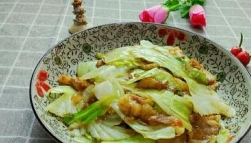 想要做出好吃的包菜炒肉，还是需要一些技巧和注意事项