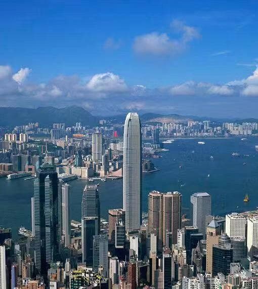香港真实工资水平曝光，揭秘高薪行业与人才引进政策
