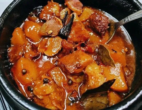这才是红烧牛肉的正确做法，记住这个小窍门，原汁原味，又烂又软太好吃了！