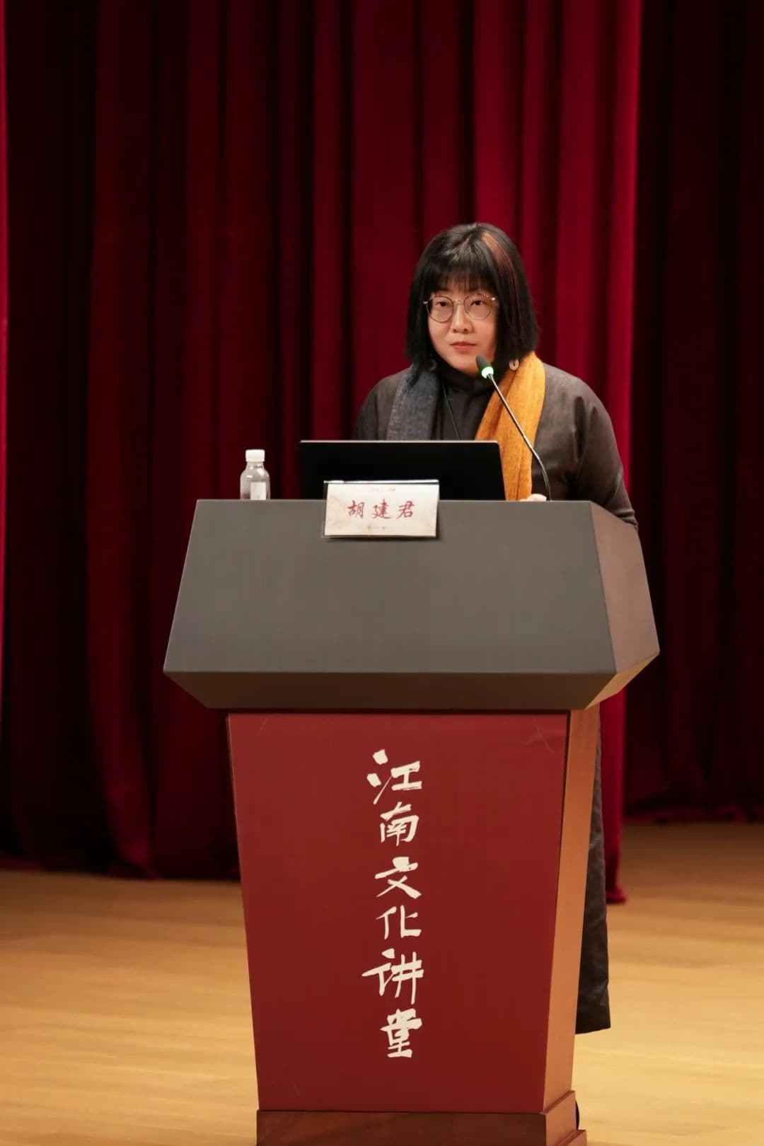 江南文化讲堂：诗书画和服饰中的江南色