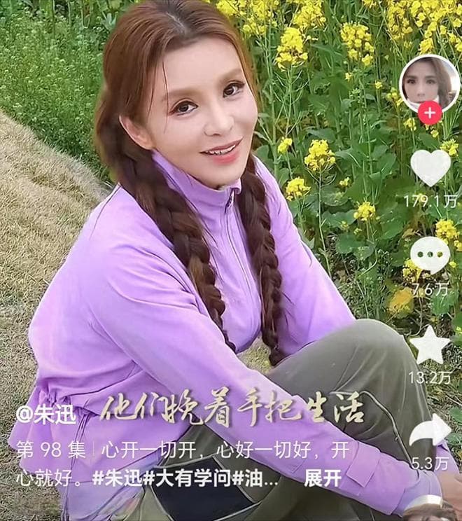 央视主持朱迅：父母离世，抗癌14年，如今51岁的她状况如何？