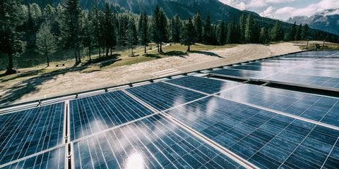 太阳能电池板可以产生多少电力？房主指南