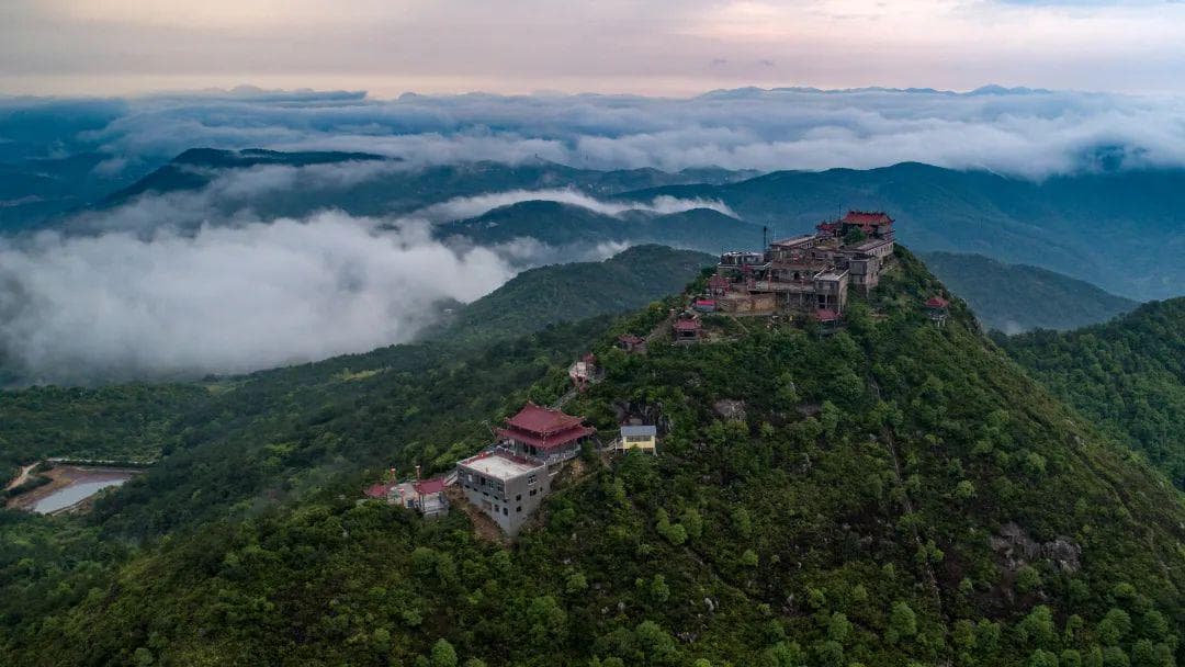 福建莆田九华山：九朵莲花叠翠，云海仙境中的文化名山